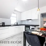 White House Blekitny 4 أوستكا