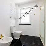 White House Blekitny 4 * أوستكا