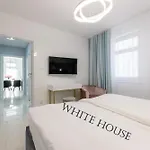 White House Blekitny 4 شقة *
