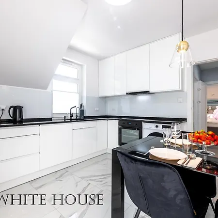 White House Błękitny 4 Ustka