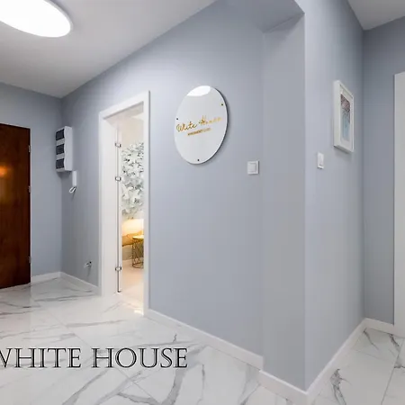 White House Błękitny 4 *