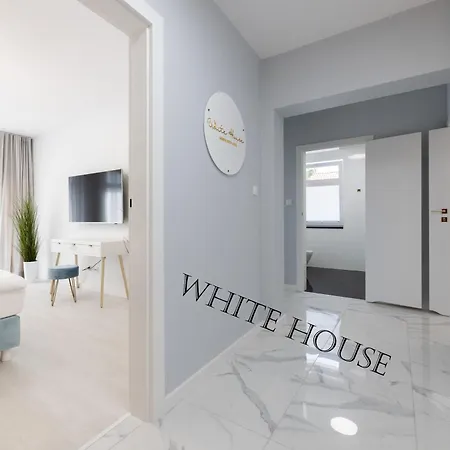 White House Błękitny 4 *
