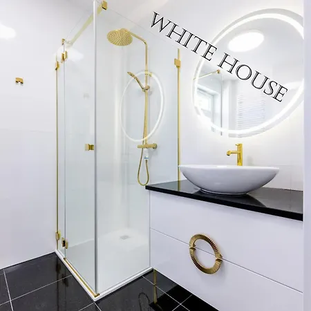 White House Błękitny 4 *